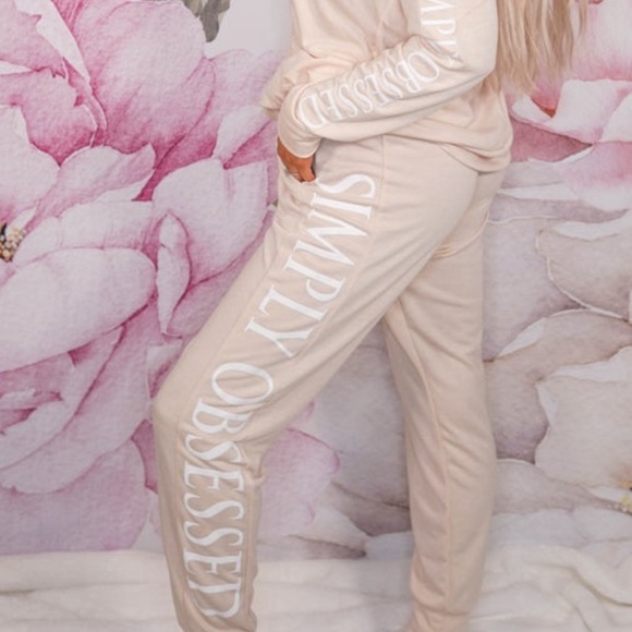Simply Obsessed Hank & Henry Beige Sweatpants NWT - Picture 2 of 7